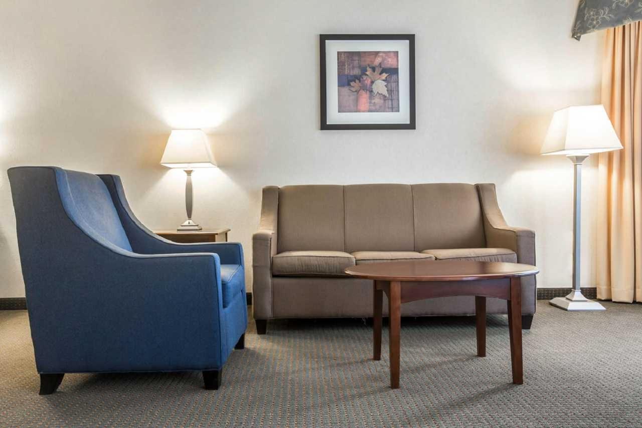 Comfort Suites South Burlington Near University Exteriör bild